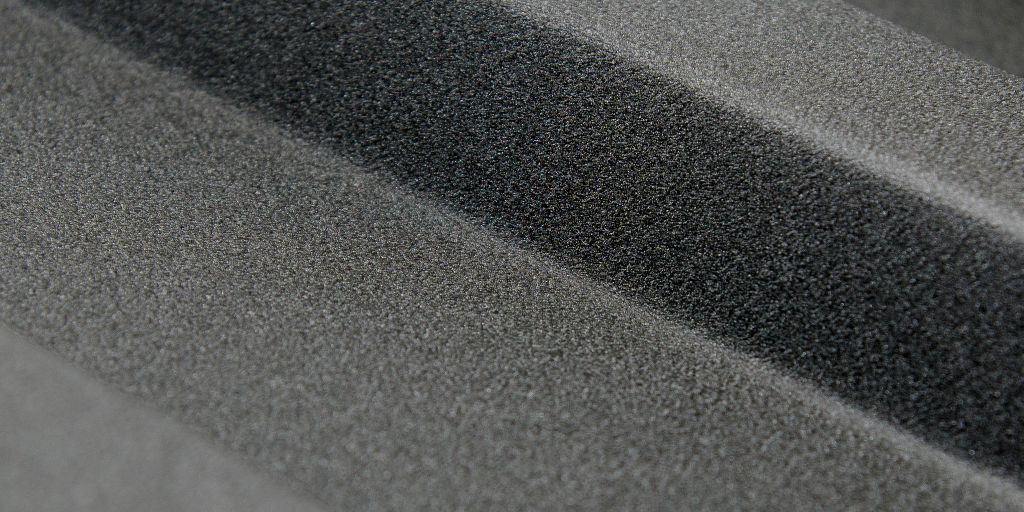 Nærbilde trapesplate matt polyester svart